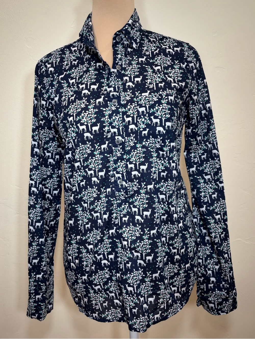 J. Crew 100% Cotton Navy Blue Popover Shirt in Woodland Pattern, size 0